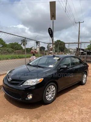 Toyota Corolla LE 4dr Sedan (1.8L 4cyl 4A) 2013 Black
