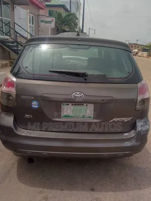 Toyota Matrix XR Hatchback FWD (1.8L 4cyl 4A) 2006 Gray