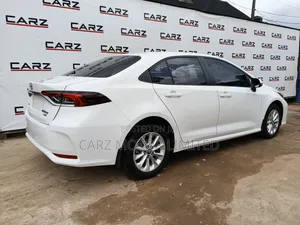 Toyota Corolla LE 2021 White