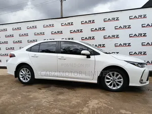 Toyota Corolla LE 2021 White
