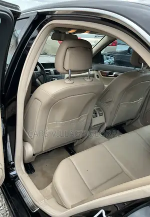 Mercedes-Benz C300 2011 Black