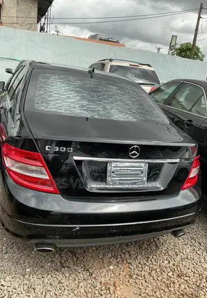 Mercedes-Benz C300 2011 Black