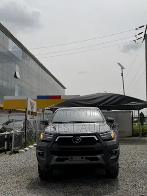 Toyota Hilux 2024 Gray