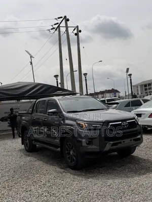 Toyota Hilux 2024 Gray