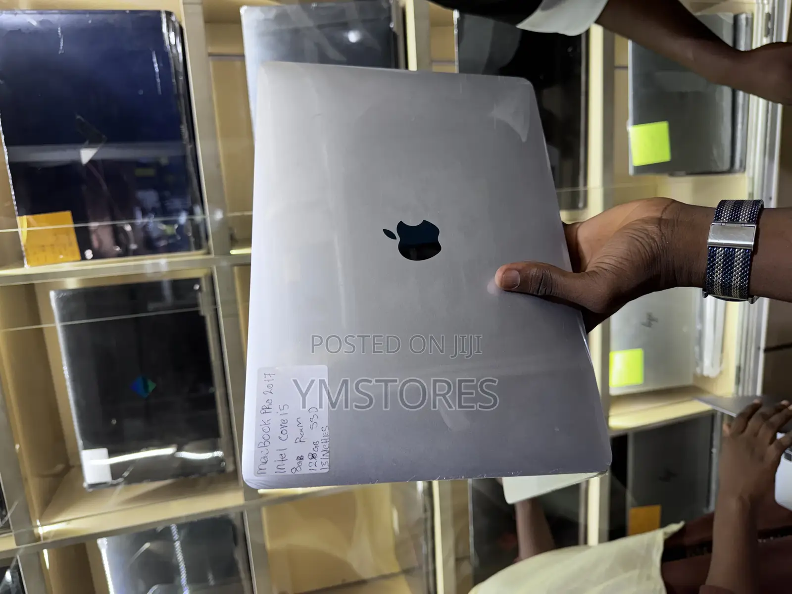 New Laptop Apple MacBook Pro 2017 8GB Intel Core i5 SSD 128GB