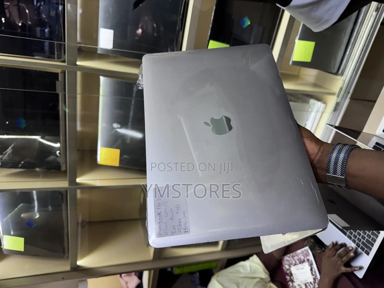 New Laptop Apple MacBook Pro 2017 8GB Intel Core i5 SSD 128GB