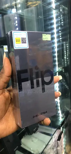 New Samsung Galaxy Z Flip4 256 GB Purple