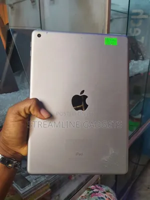 Apple iPad 5 (2022) 32 GB Silver