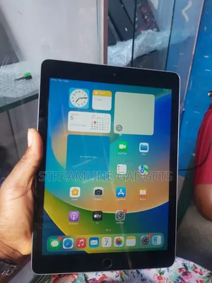 Apple iPad 5 (2022) 32 GB Silver