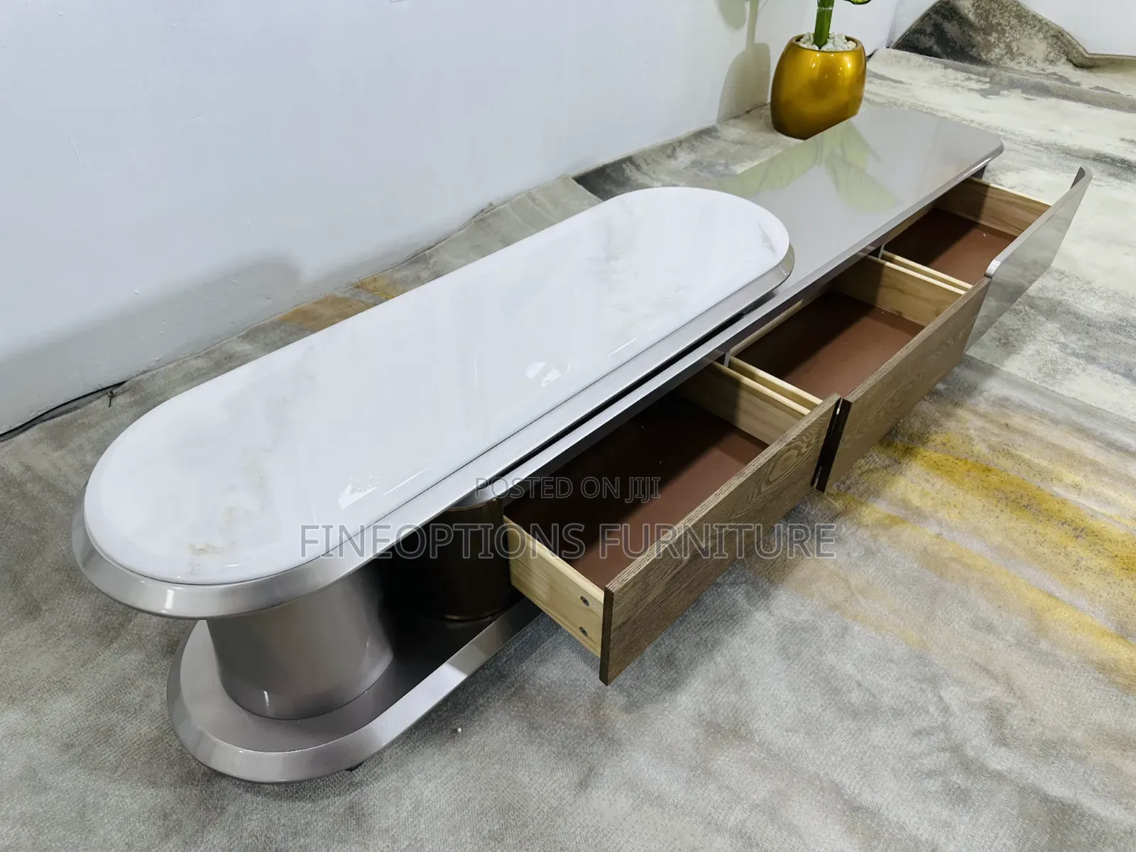 Horizon Gloss Console