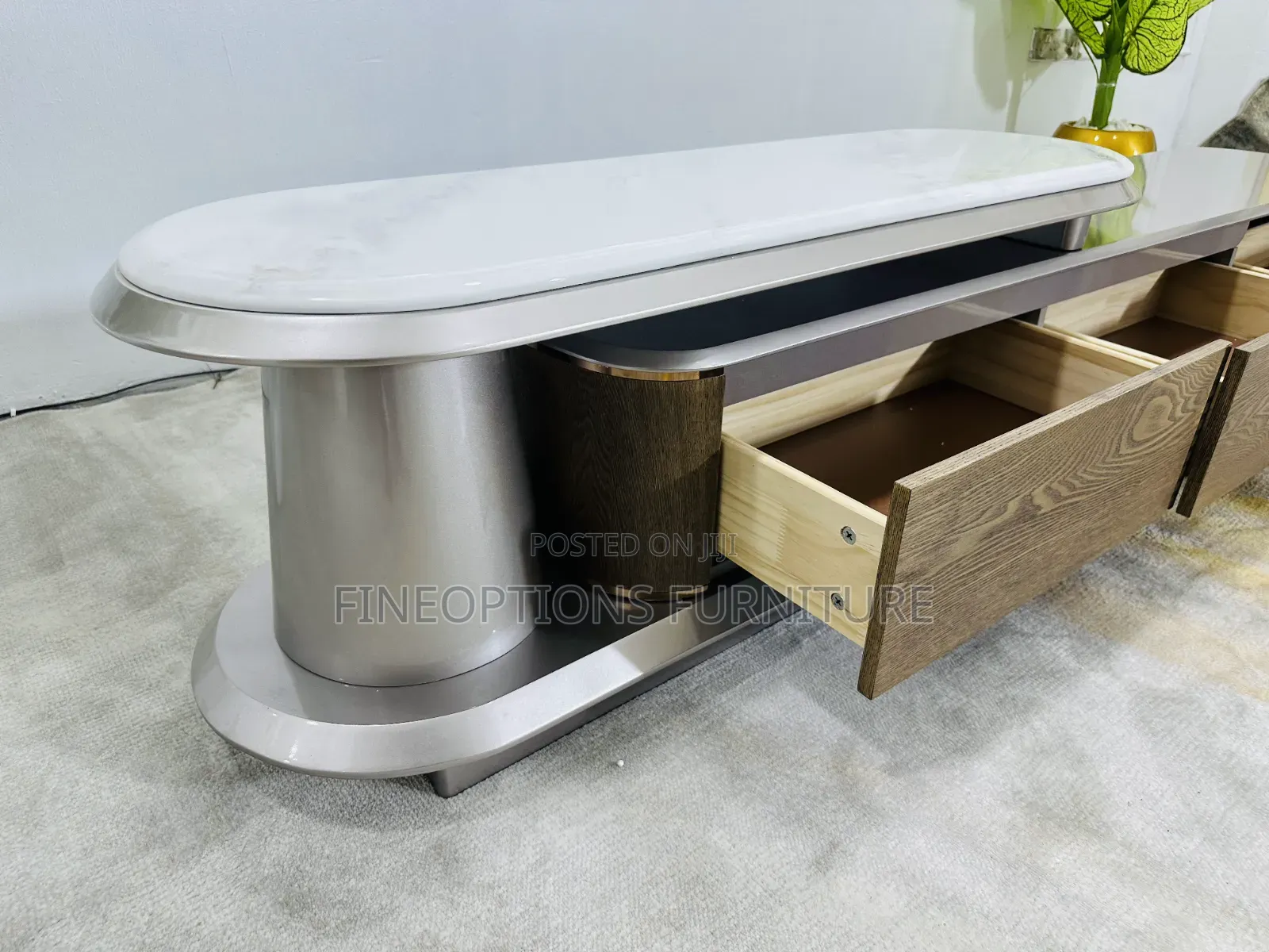 Horizon Gloss Console