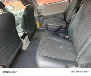Toyota Sienna SE 8 Passenger 2012 Silver