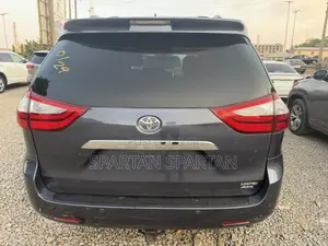Toyota Sienna 2016 Blue