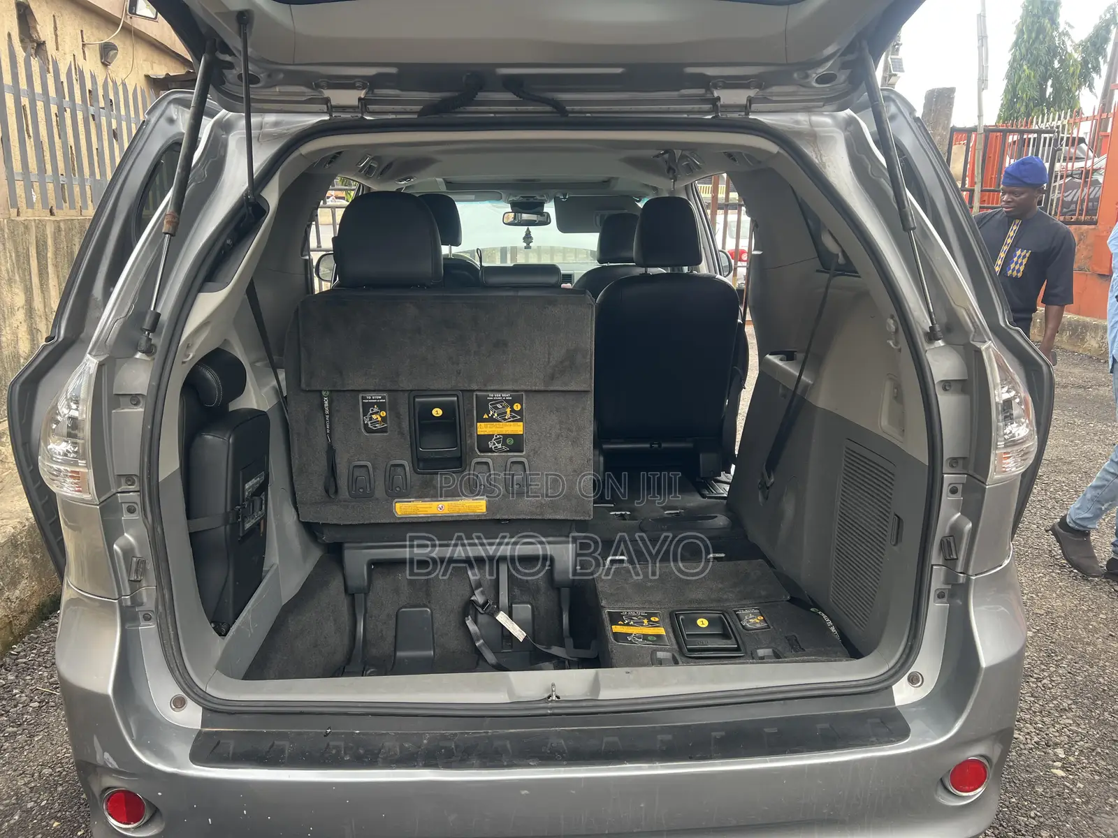 Toyota Sienna SE 8 Passenger 2012 Gray