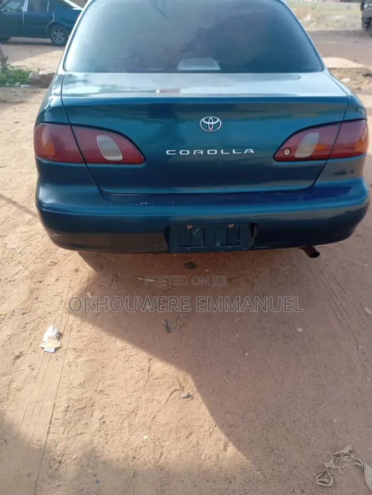 Toyota Corolla 2000 Green
