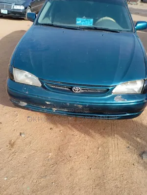Toyota Corolla 2000 Green