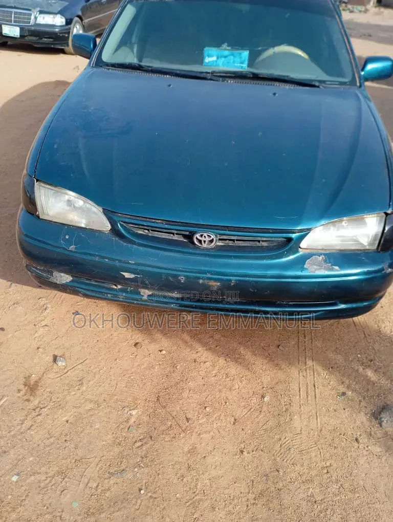 Toyota Corolla 2000 Green