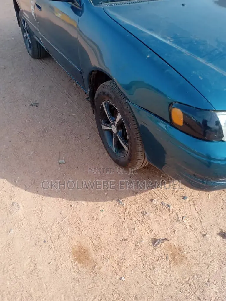 Toyota Corolla 2000 Green