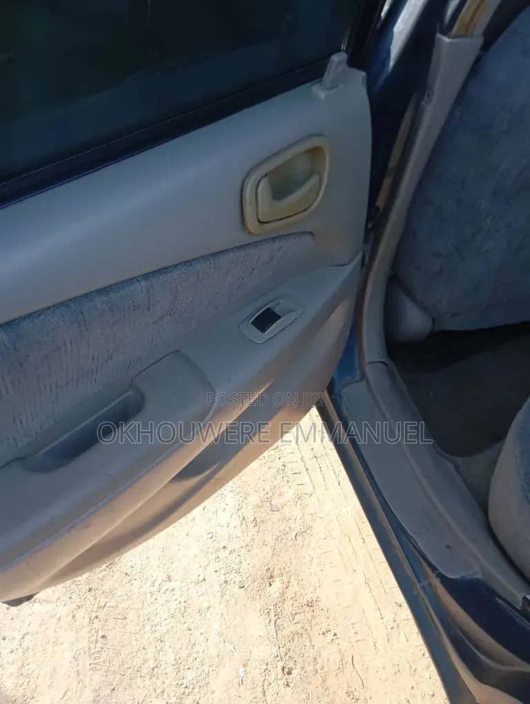 Toyota Corolla 2000 Green