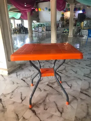 Joy Table, Aluminum Leg Table