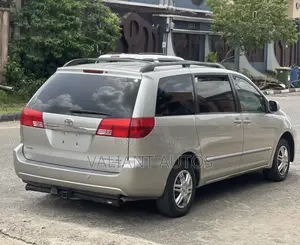 Toyota Sienna 2004 Silver