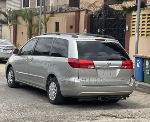Toyota Sienna 2004 Silver