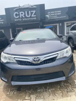 Toyota Camry LE 4dr Sedan (2.5L 4cyl 6A) 2012 Gray