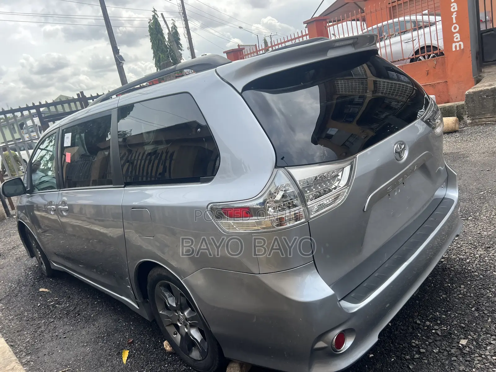 Toyota Sienna SE 8 Passenger 2012 Gray