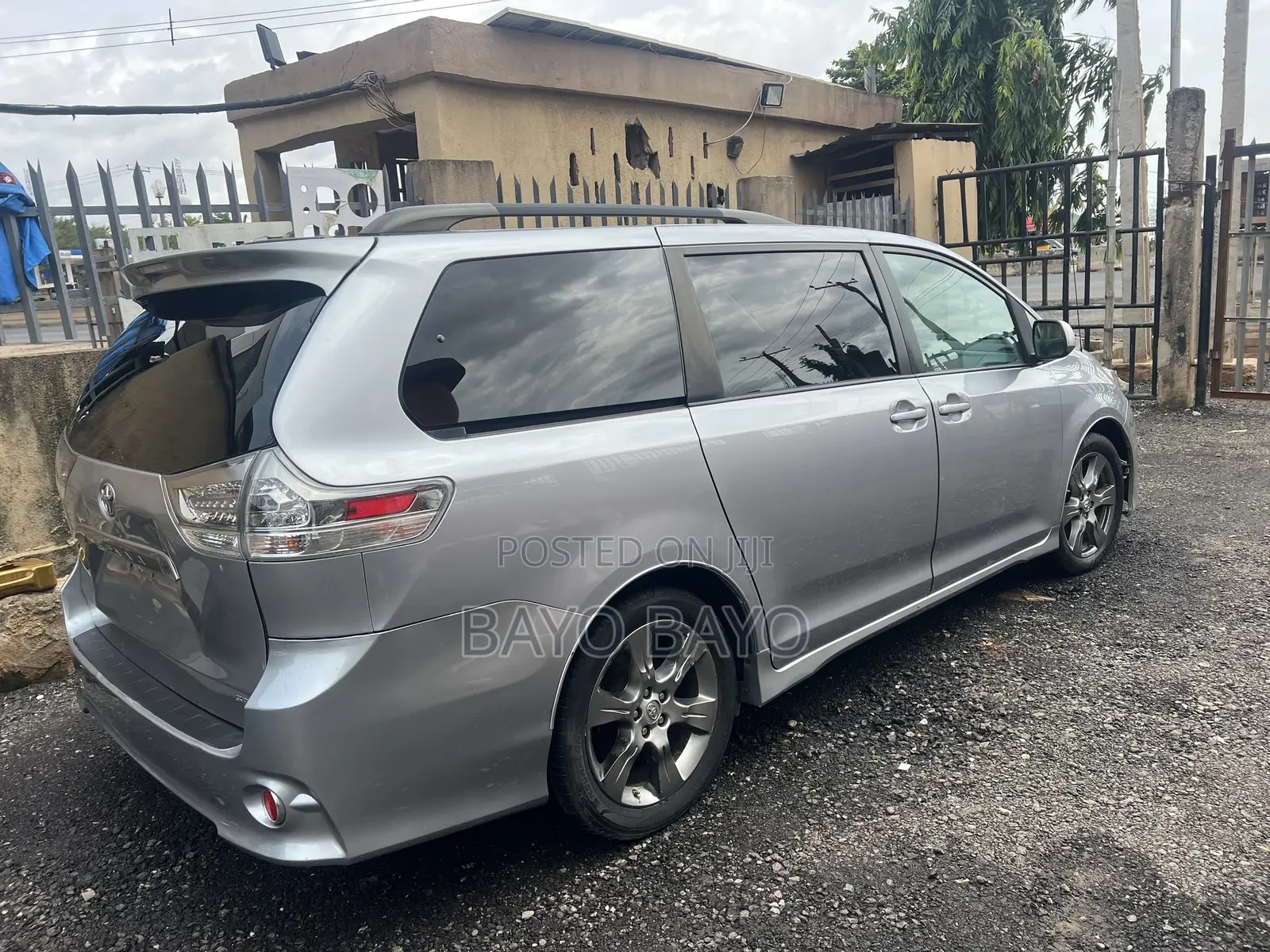 Toyota Sienna SE 8 Passenger 2012 Gray