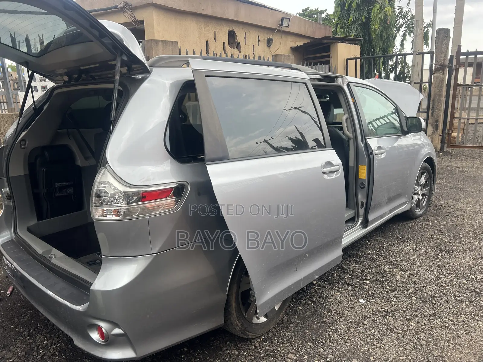Toyota Sienna SE 8 Passenger 2012 Gray