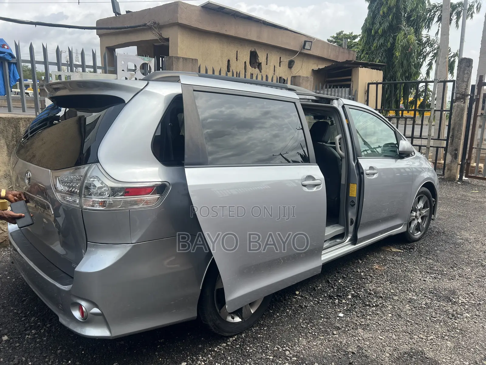 Toyota Sienna SE 8 Passenger 2012 Gray