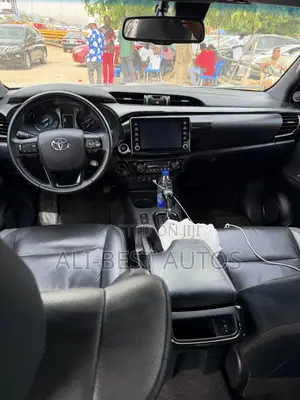 Toyota Hilux 2024 Gray