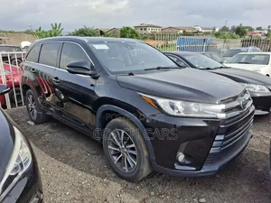 Toyota Highlander XLE 4x4 V6 (3.5L 6cyl 8A) 2018 Black