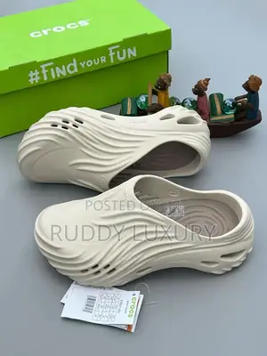Crocs Echo Wave Clogs
