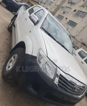 Toyota Hilux 2011 White