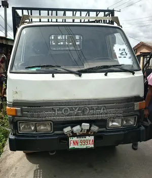 Very Neat Toyota Dyna 6 Tyres for Sale