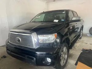 Toyota Tundra Platinum 5.7L V8 4x4 CrewMax 5.6 ft. box 145.7 in. WB
