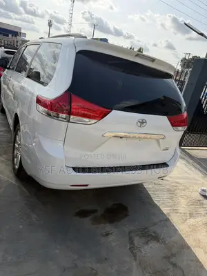 Toyota Sienna Limited 7 Passenger 2011 White