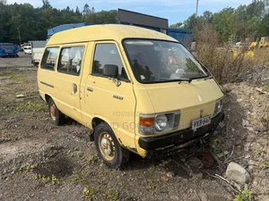 Toyota HiAce 1992 Yellow