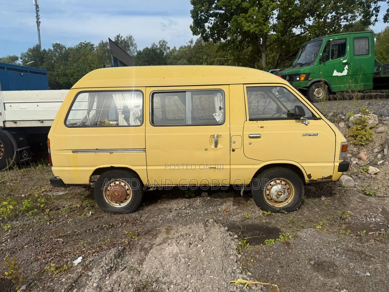 Toyota HiAce 1992 Yellow