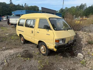 Toyota HiAce 1992 Yellow