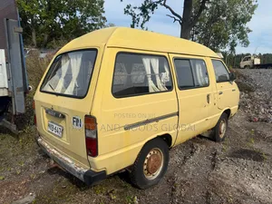 Toyota HiAce 1992 Yellow