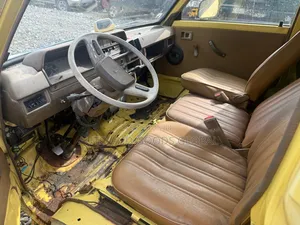 Toyota HiAce 1992 Yellow