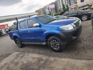 Toyota Hilux 2013 Blue