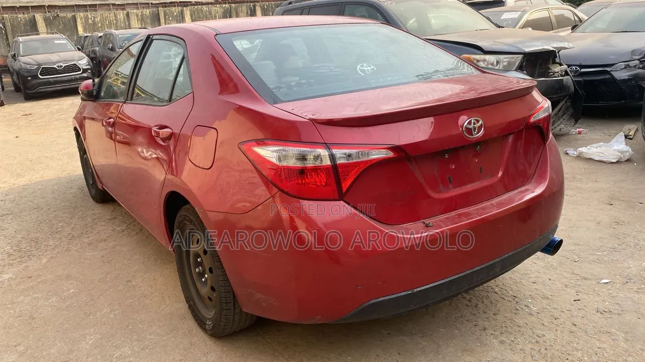 Toyota Corolla 2015 Red