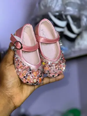 Unique Pearl Girl Shoe