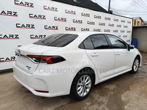 Toyota Corolla SE 2022 White