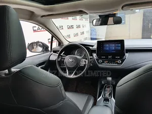 Toyota Corolla SE 2022 White