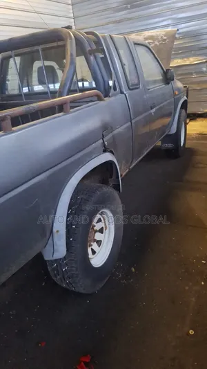 Nissan Pick-Up 1989 Gray