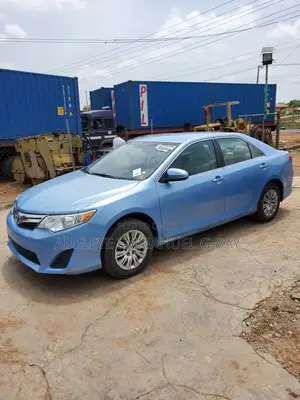 Toyota Camry LE 4dr Sedan (2.5L 4cyl 6A) 2013 Blue